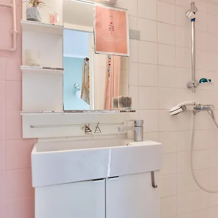 Guestready - Charming Studio In The 18Th Arr Apartment *